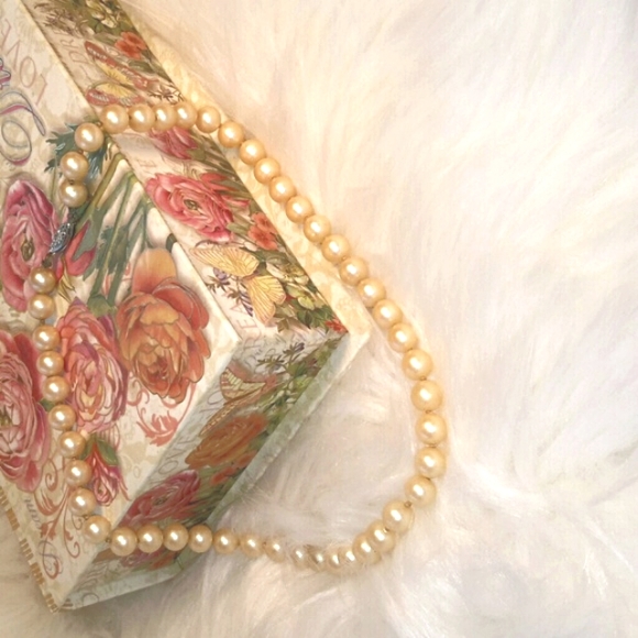 Vintage Faux Pearls Strand Necklace Hand-tied pearls Avante Garde Wedding Party - Picture 6 of 8